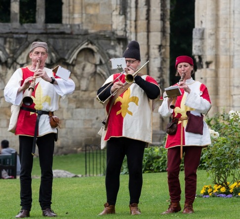 Lincoln Waits in Abbey